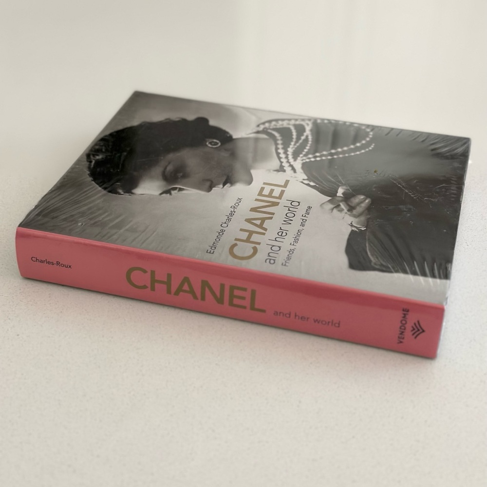 CHANEL
and her world Book